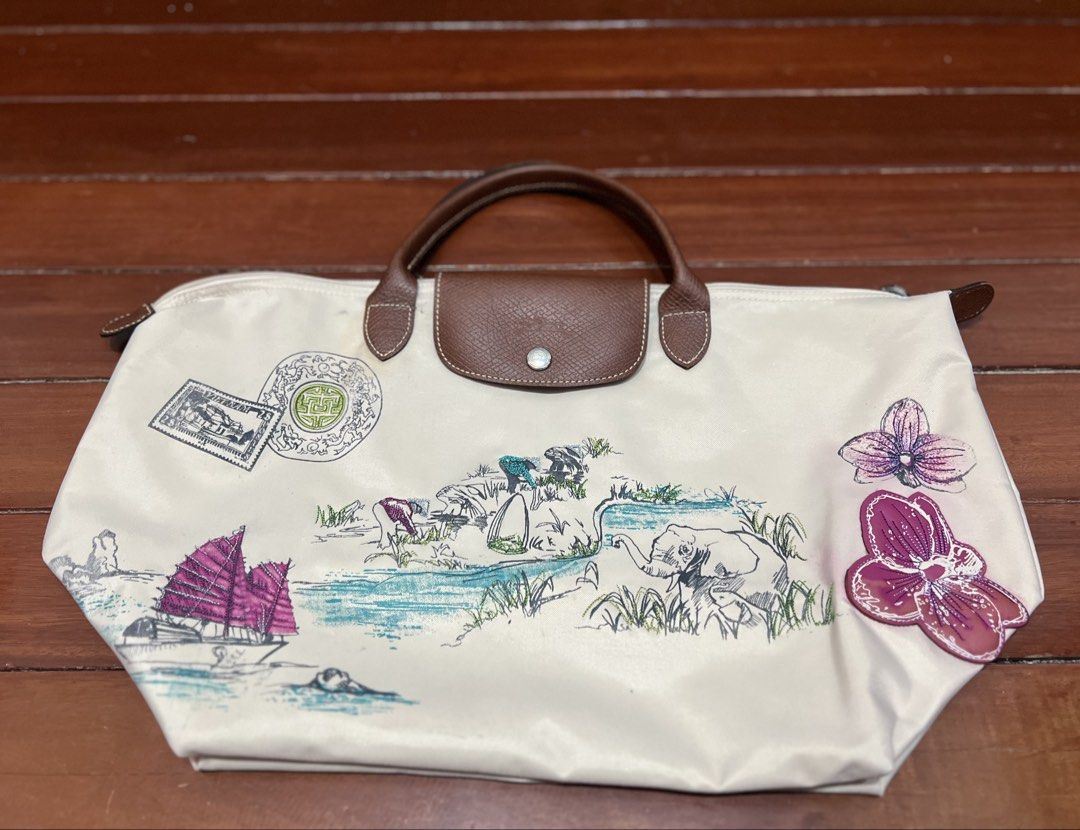 Pliage long champ handbag (Category: Tote Bags) located in Santa Rosa. Submitted by oohmai (Listing ID 1459965701, Image 1). Description: This bag is a highly sought-after, limited edition model from Longchamp.