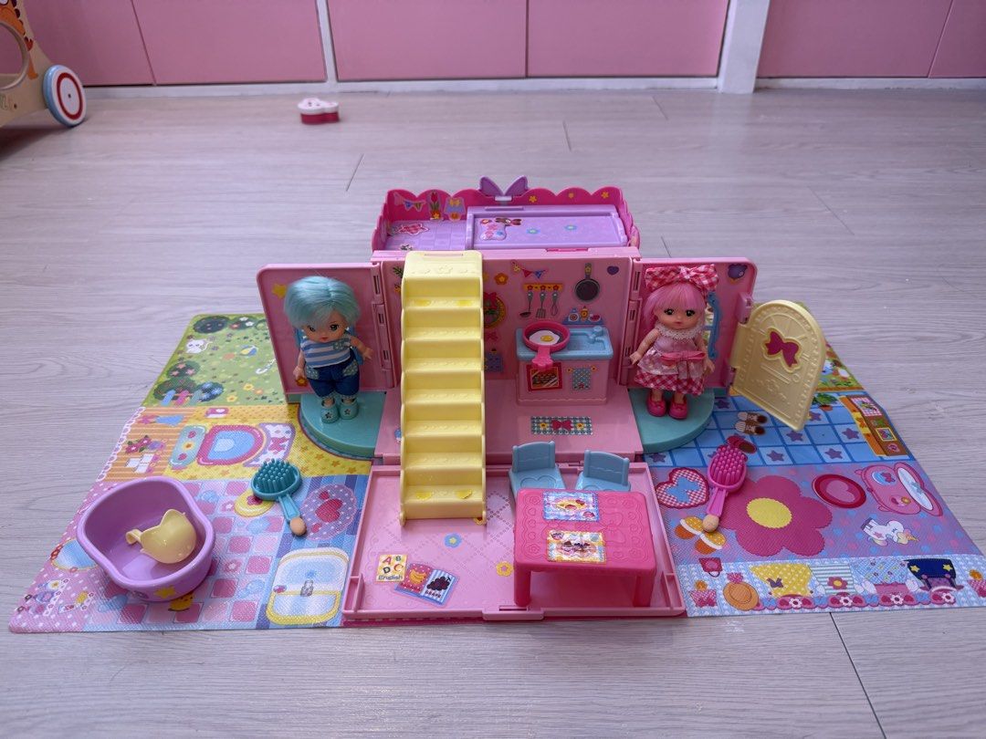 Pocket Mell Chan Doll House (Category: Kids Toys) located in Cavite. Submitted by littleskye.ph (Listing ID 1460068410, Image 2). Description: Pocket Mell Chan house + 2 Dolls in mint condition and box. Pick up location GL1 Gentri Cavite.