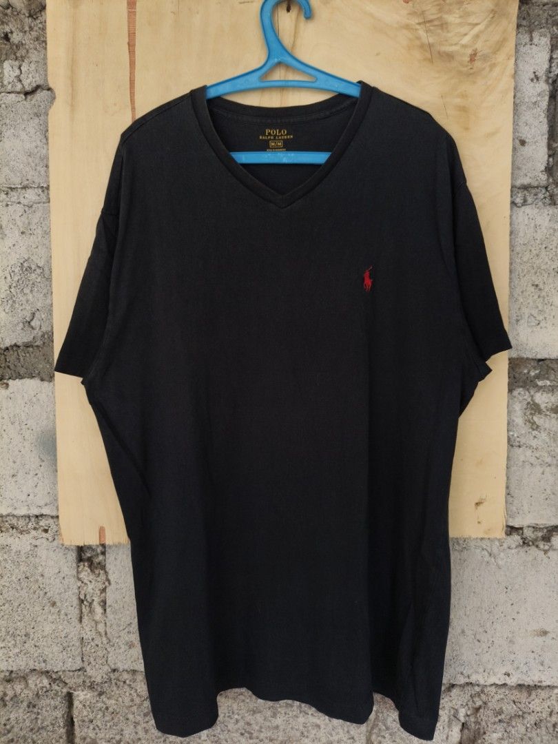 Polo Ralph Lauren tee (Category: Tshirts & Polo Shirts ) located in La Carlota. Submitted by a_leam_art (Listing ID 1459903605, Image 1). Description: Embroidered logo Dimes: W21 x L28 (M on tag) Condition: Good Issue: --- Color rate: 9/10.