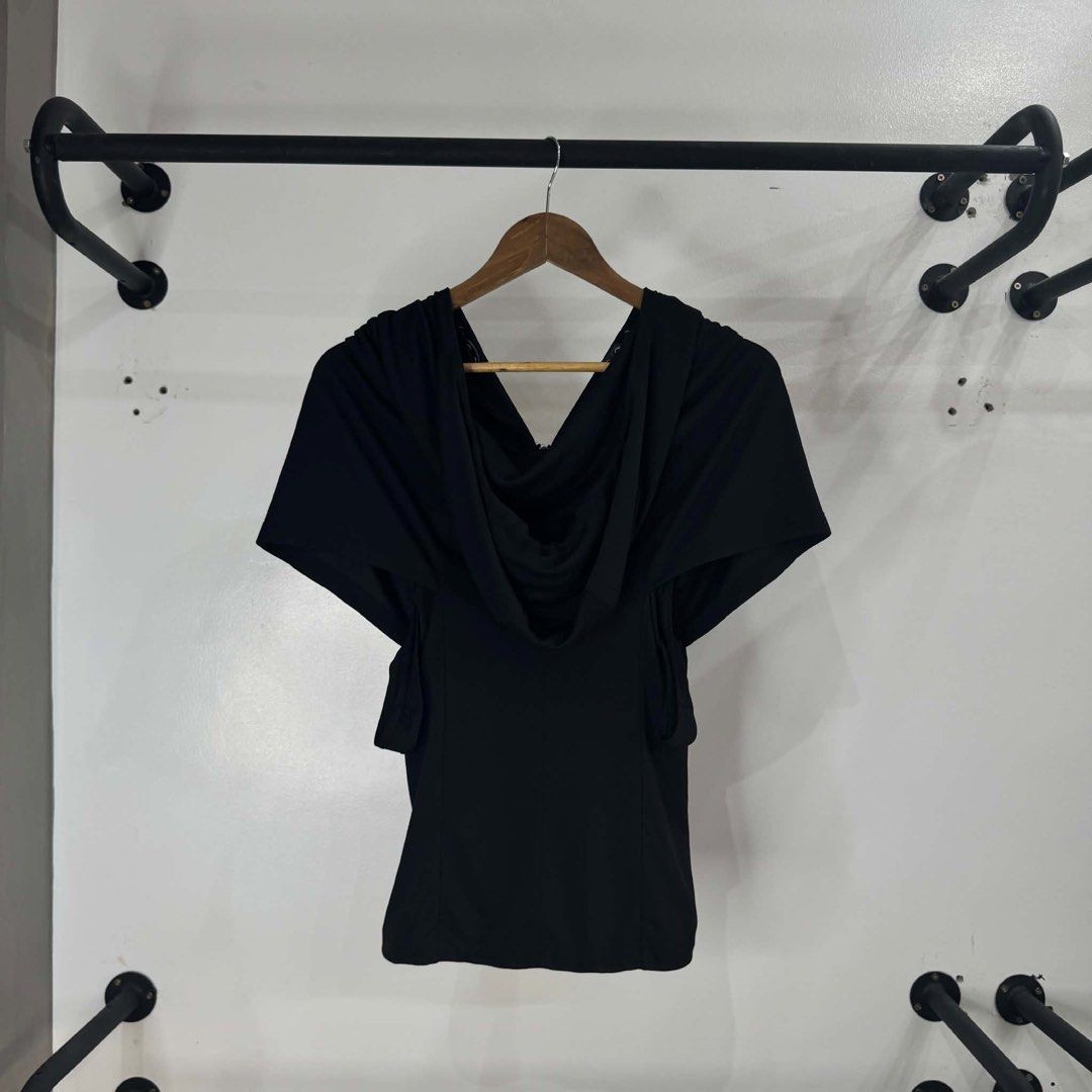 Prada hooded top (Category: Others Tops) located in Bambang. Submitted by heats777 (Listing ID 1459944343, Image 3). Description: Excellent condition No issues.