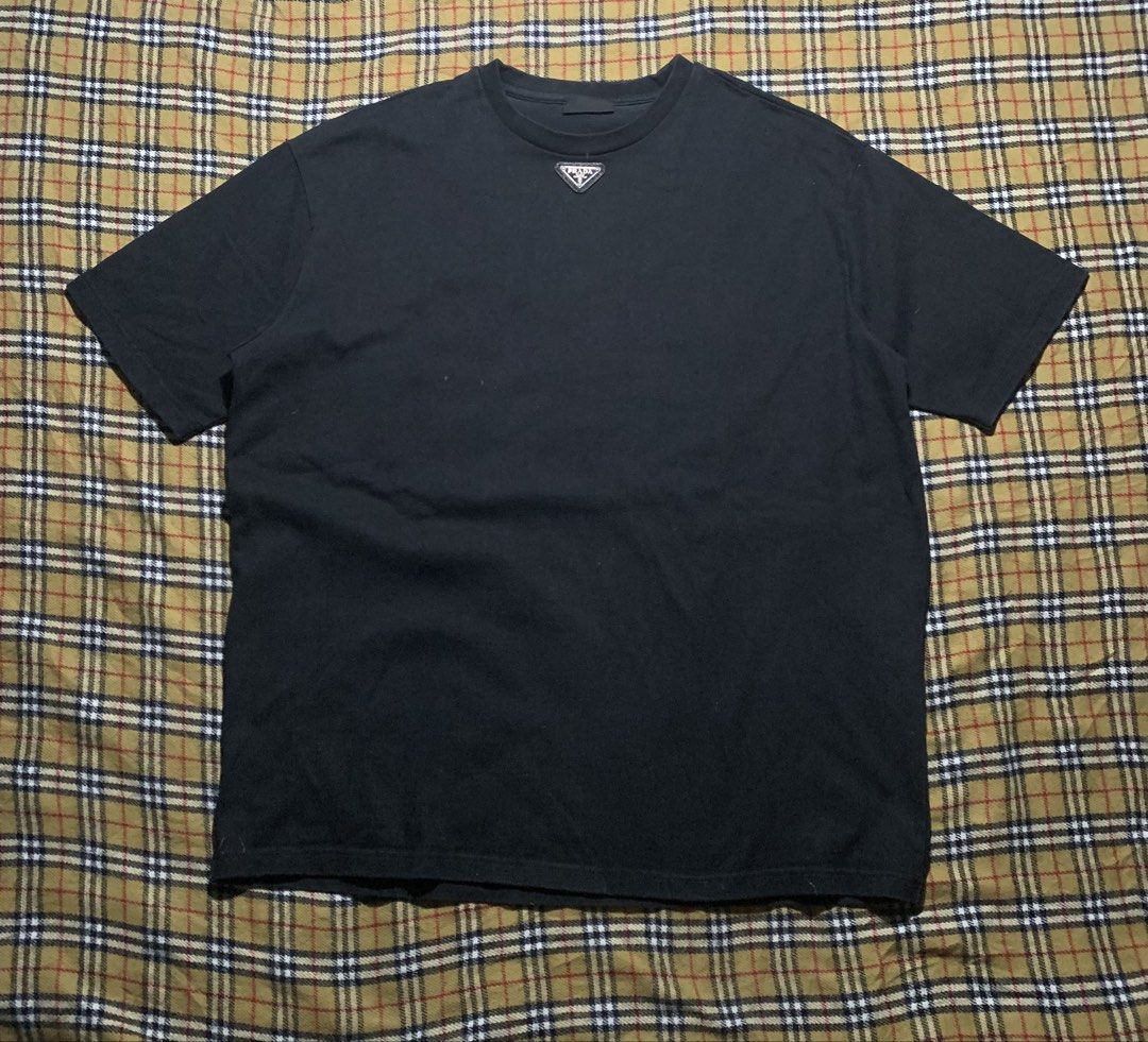 Prada Mid logo (Category: Activewear) located in Claveria. Submitted by plasticcase__ (Listing ID 1459910809, Image 3). Description: .