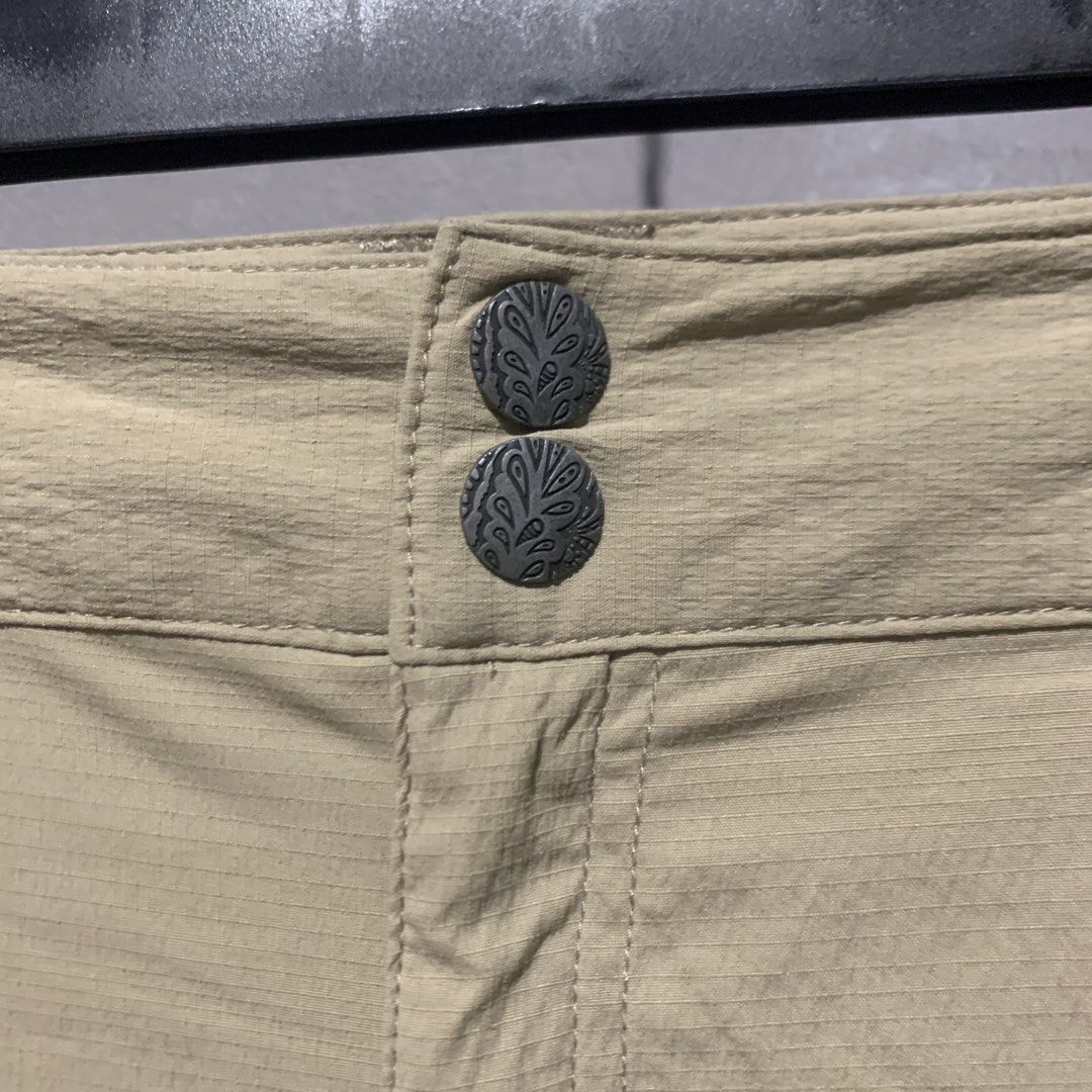 Prana Convertible Trekking Pants (Category: Coats, Jackets and Outerwear) located in Calauan. Submitted by randomthrift.womens (Listing ID 1459993836, Image 3). Description: Issue: Last shown pic.