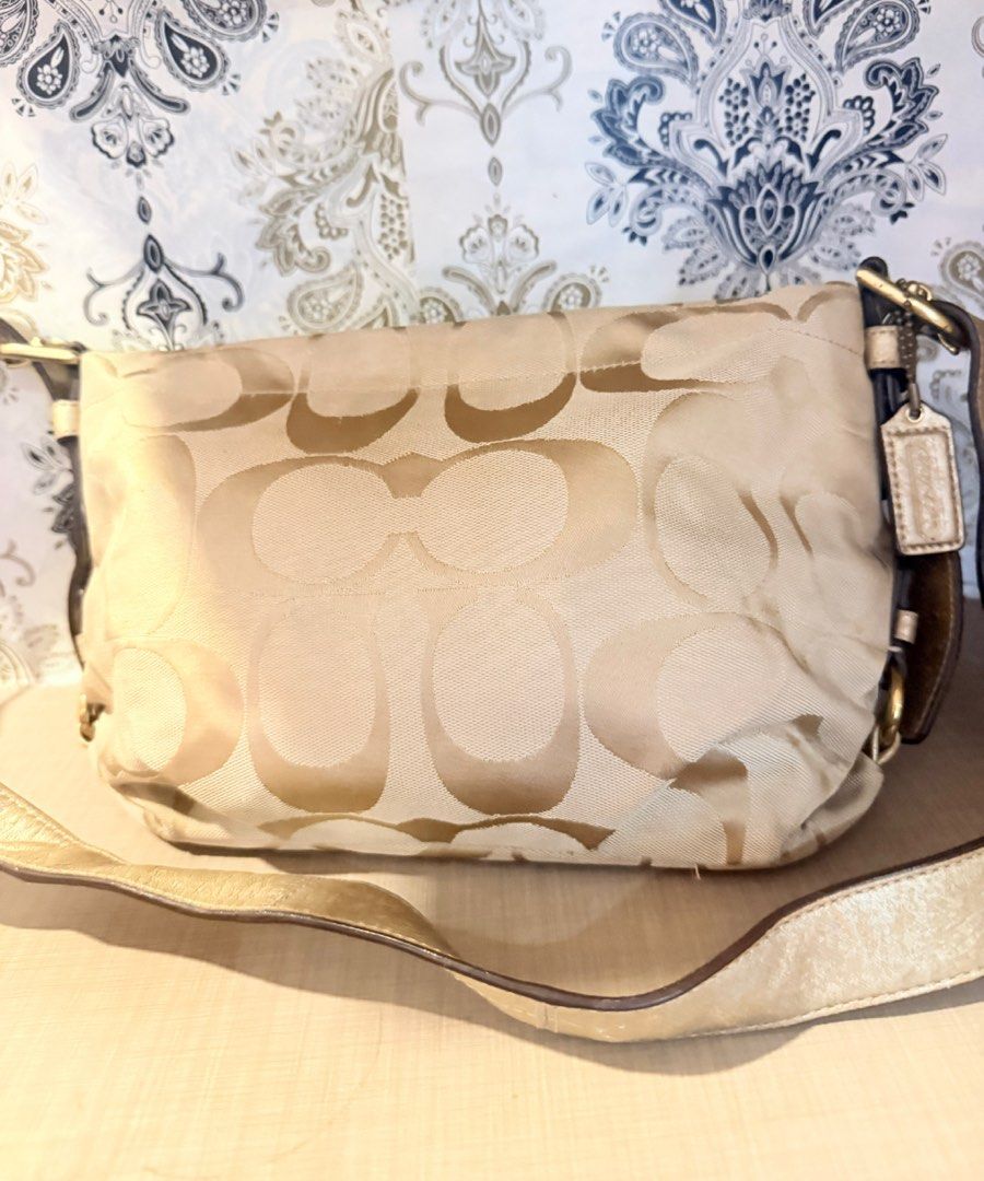 Preloved Coach Bag (Category: Cross-body Bags) located in Cavite. Submitted by ssssinfinity05 (Listing ID 1460034014, Image 1). Description: .