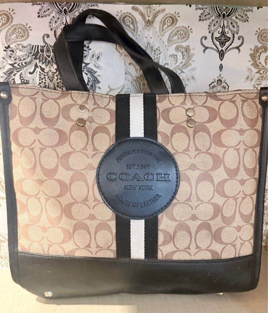 Preloved Coach Bag (Category: Cross-body Bags) located in Cavite. Submitted by ssssinfinity05 (Listing ID 1460035980, Image 1). Description: .