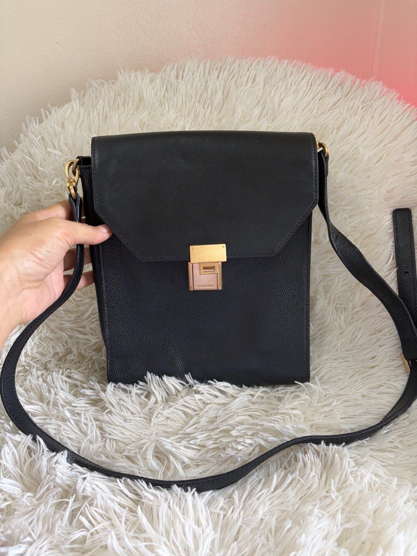 Preloved Couronne Crossbody bag (Category: Cross-body Bags) located in General Mariano Alvarez. Submitted by maxiscollections (Listing ID 1460050846, Image 2). Description: Preloved Couronne Crossbody bag Genuine leather Like new .
