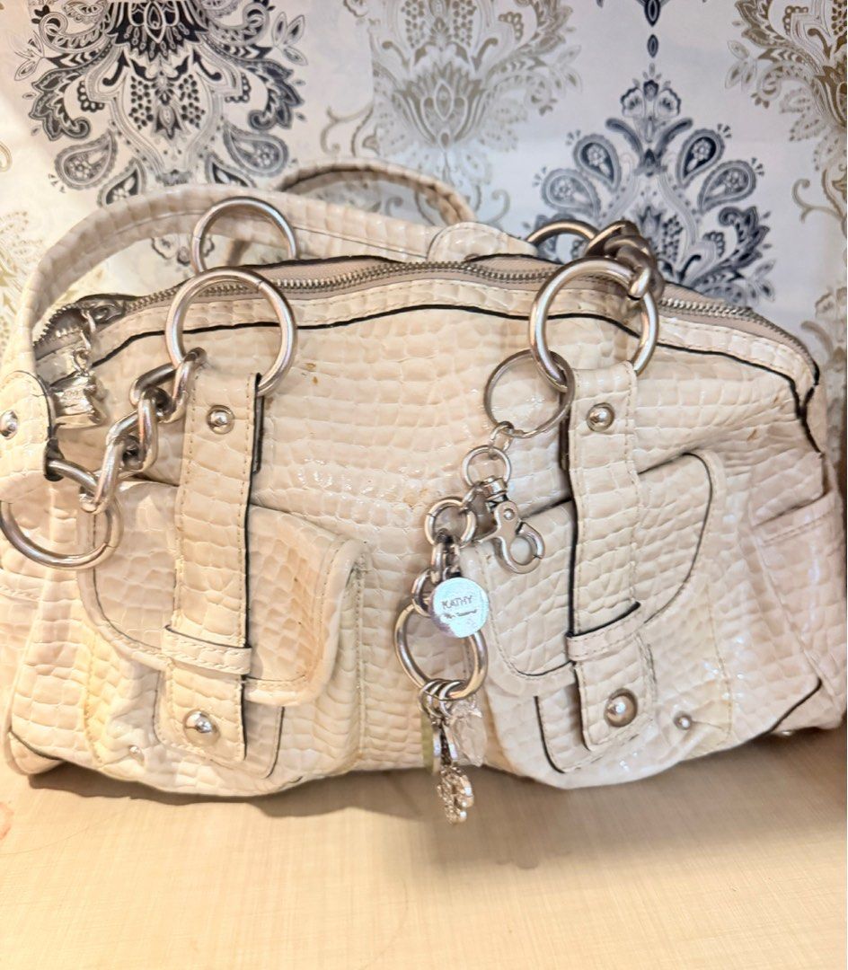 Preloved Kathy Bag (Category: Shoulder Bags) located in Cavite. Submitted by ssssinfinity05 (Listing ID 1460034556, Image 1). Description: .
