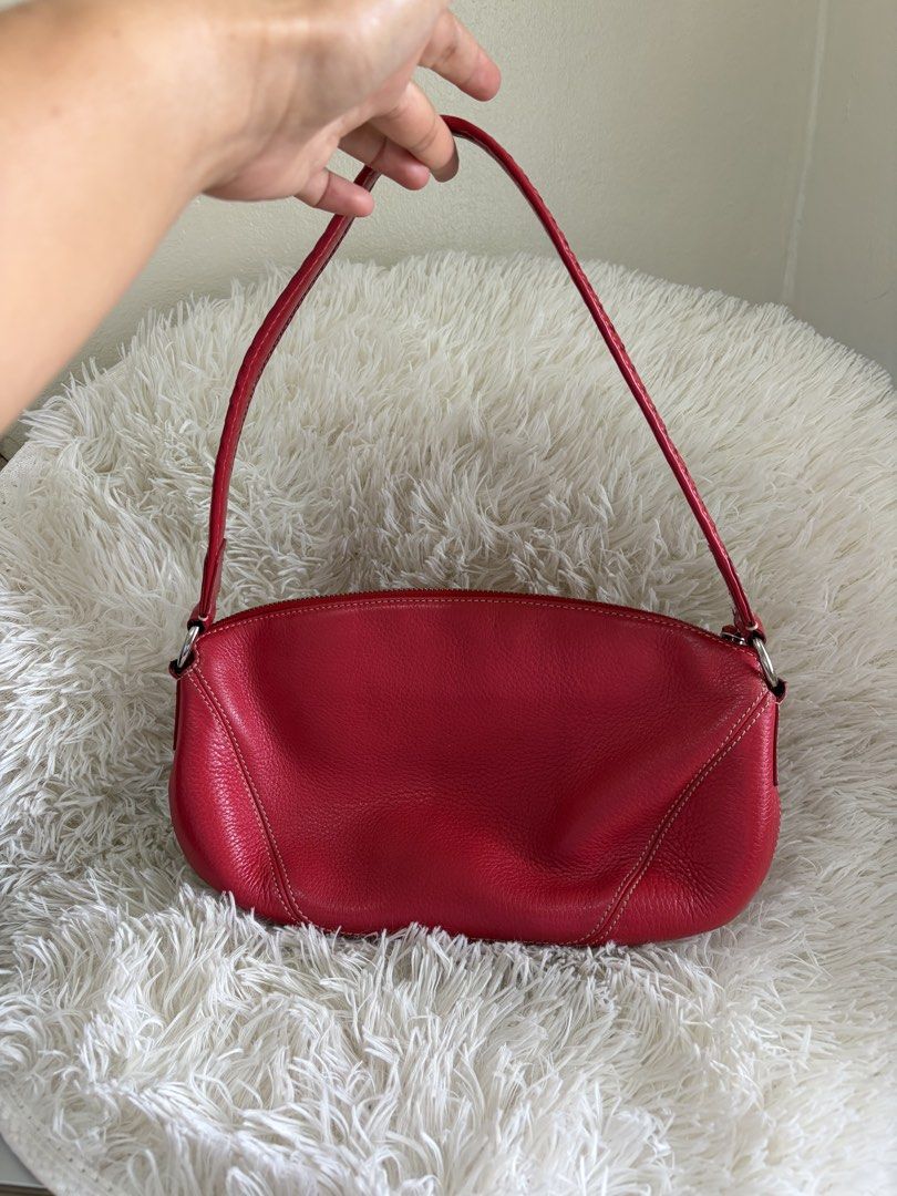 Preloved Louis Quatorze Shoulder bag (Category: Shoulder Bags) located in General Mariano Alvarez. Submitted by maxiscollections (Listing ID 1460051168, Image 2). Description: Preloved Louis Quatorze Shoulder bag Genuine leather Like new .