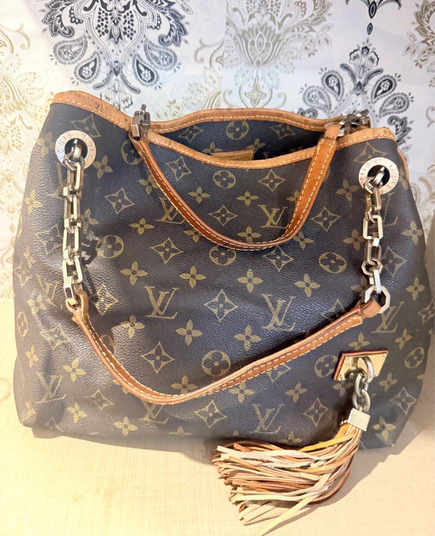 Preloved LV Bag (Category: Shoulder Bags) located in Cavite. Submitted by ssssinfinity05 (Listing ID 1460034775, Image 1). Description: .