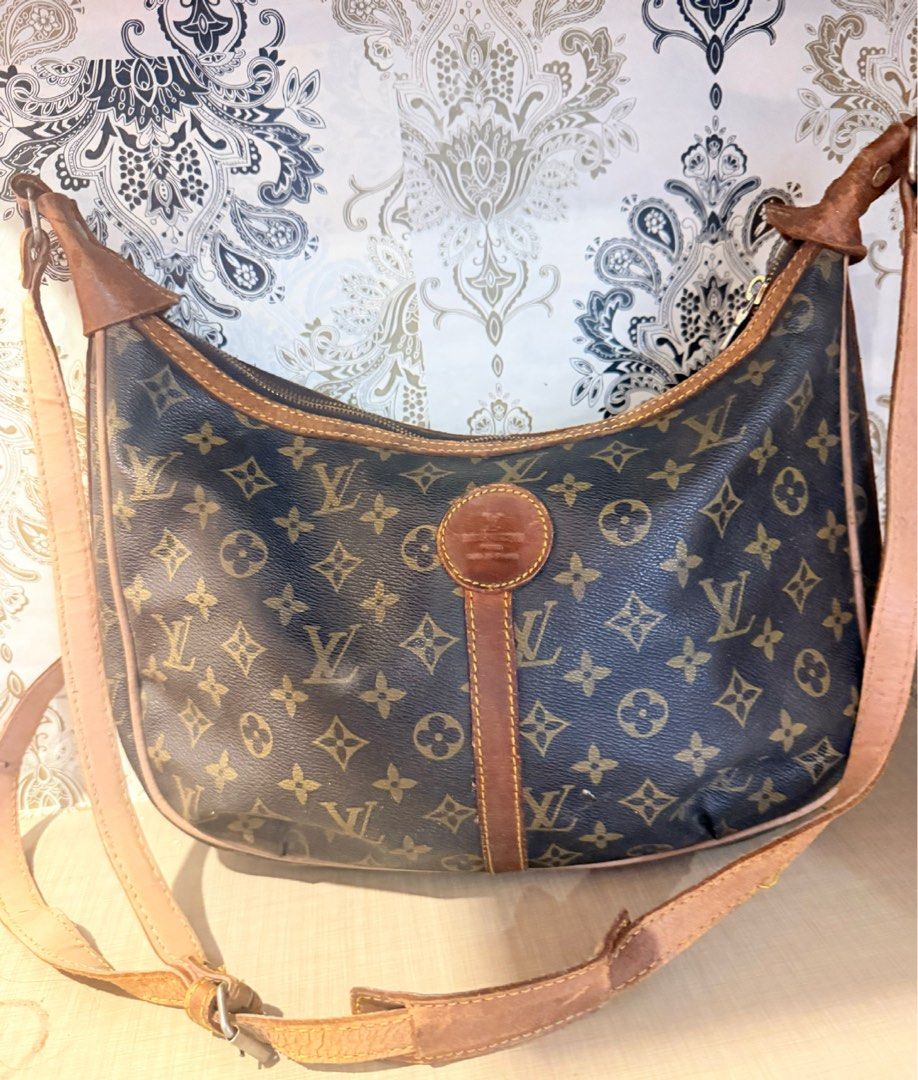 Preloved LV Bag (Category: Cross-body Bags) located in Cavite. Submitted by ssssinfinity05 (Listing ID 1460035192, Image 1). Description: .