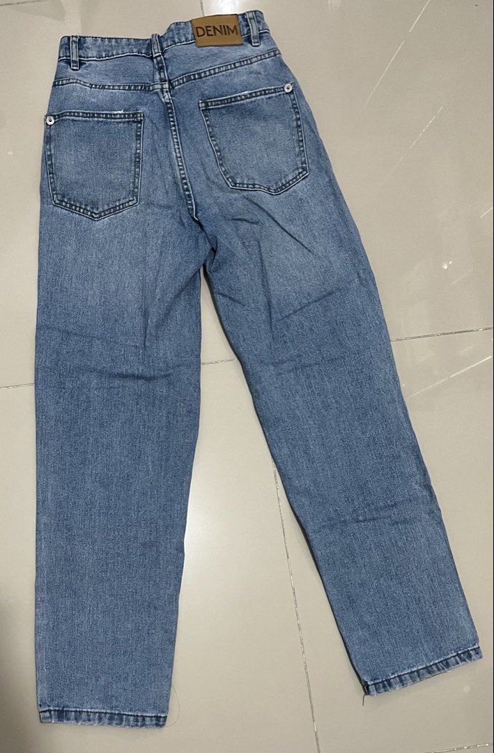 preloved ripped denim jeans (Category: Jeans) located in Manila. Submitted by angel.tolentino (Listing ID 1459922742, Image 2). Description: .