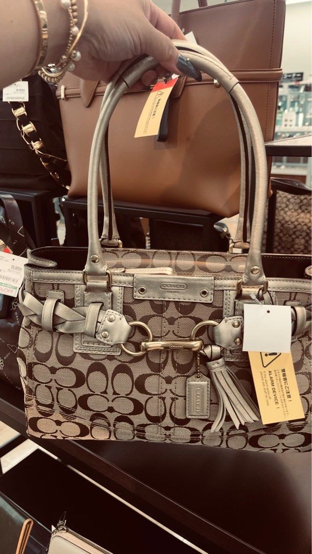 Pre-loved Vintage Coach Bag (Category: Shoulder Bags) located in San Pablo. Submitted by japakart.ph (Listing ID 1460033390, Image 1). Description: - Japan Pasabuy (IG & INSTA: JapakartPh - San Pablo City, Laguna - All items are guaranteed 💯 authentic. Mostly pre-owned, thrift store, or pawnshop sourced. .