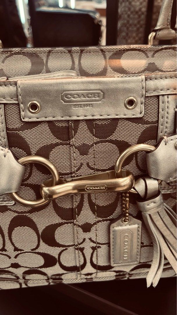 Pre-loved Vintage Coach Bag (Category: Shoulder Bags) located in San Pablo. Submitted by japakart.ph (Listing ID 1460033390, Image 2). Description: - Japan Pasabuy (IG & INSTA: JapakartPh - San Pablo City, Laguna - All items are guaranteed 💯 authentic. Mostly pre-owned, thrift store, or pawnshop sourced. .