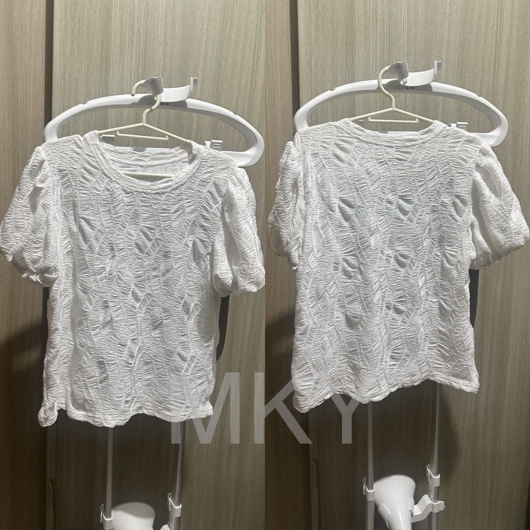Preloved White Textured Puff Sleeve Top (Category: Blouses) located in Caloocan City. Submitted by mkytarr (Listing ID 1459941236, Image 1). Description: White Textured Puff Sleeve Top Decluttering ✨ My personal preloved pieces 🤎 📍 Roxas Blvd., Pasay City 📦 Pick-up / Lalamove.