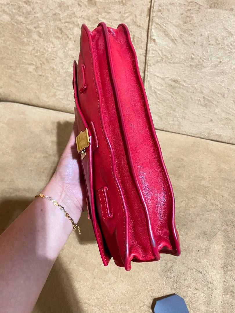 Proenza Schouler (Category: Purses & Pouches) located in Dumaguete. Submitted by camillaolshoppe2 (Listing ID 1460073439, Image 3). Description: Grabe Ganda nito Proenza schouler Grabe ang mahal nito rare lang makuka sa preloved With tag and card pa Issue tinggal Yung palawit both sa front d naman din nakakaaffect sa quality nang bag Superb.