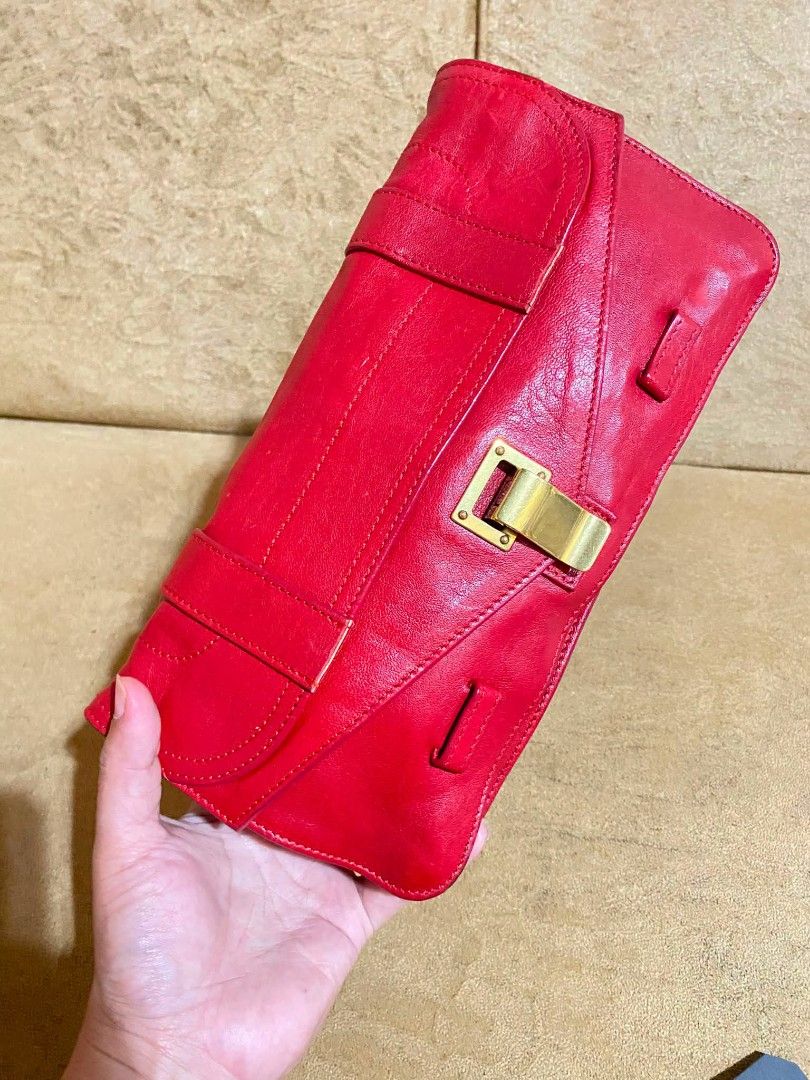 Proenza Schouler (Category: Purses & Pouches) located in Dumaguete. Submitted by camillaolshoppe2 (Listing ID 1460073439, Image 2). Description: Grabe Ganda nito Proenza schouler Grabe ang mahal nito rare lang makuka sa preloved With tag and card pa Issue tinggal Yung palawit both sa front d naman din nakakaaffect sa quality nang bag Superb.
