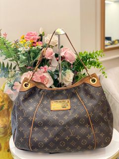 (Category: ) located in . Submitted by watchluxury888 (Listing ID 1460005699, Image 1). Description: .