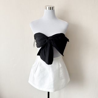 (Category: ) located in . Submitted by rosywardrobe (Listing ID 1460072662, Image 1). Description: .
