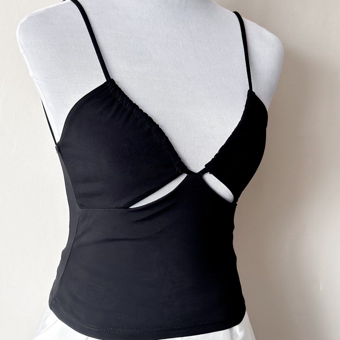 Pull & Bear Cut Out Cami Top (Category: Others Tops) located in Antipolo. Submitted by rosywardrobe (Listing ID 1460070788, Image 3). Description: 🎀 MAKE READING A HABIT 🎀 • No order form, no reservation! • Strictly 1 day reservation • Payment first before order processing • No return, No exchange • Don’t make an offer if you’re not 100% sure • No shipping every weekends — PAYMENT CHANNELS — • GCash • Gotyme • Maya • BDO • BPI • Unionbank — DEL