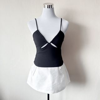 (Category: ) located in . Submitted by rosywardrobe (Listing ID 1460070788, Image 1). Description: .