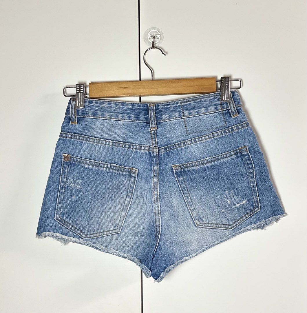 Pull n Bear Denim Shorts (Category: Shorts) located in Porac. Submitted by poimd_ (Listing ID 1459949292, Image 2). Description: 26 inches waist 10.5 inches length.