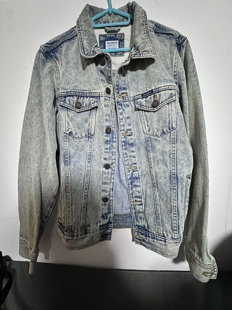Pull&Bear Acid Wash Denim Jacket (Category: Coats, Jackets and Outerwear) located in Cavite. Submitted by yong_mountaineering (Listing ID 1460017354, Image 1). Description: - Classic acid wash denim jacket - Brand: Pull&Bear - Two chest pockets with button closure - Button-up front and cuffs - Versatile and easy to style staple piece.