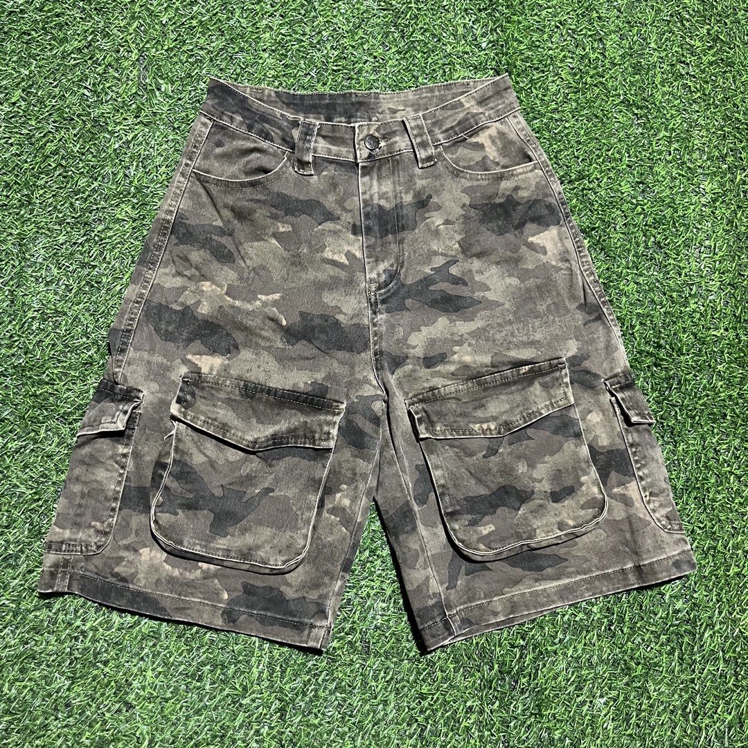 RANDOM 6 POCKET CAMMO JORTS (Category: Shorts) located in Cebu City. Submitted by thriftbrent1 (Listing ID 1460091969, Image 2). Description: DIRECT MESSAGE FOR DETAILS IF INTERESTED📩📩📩.