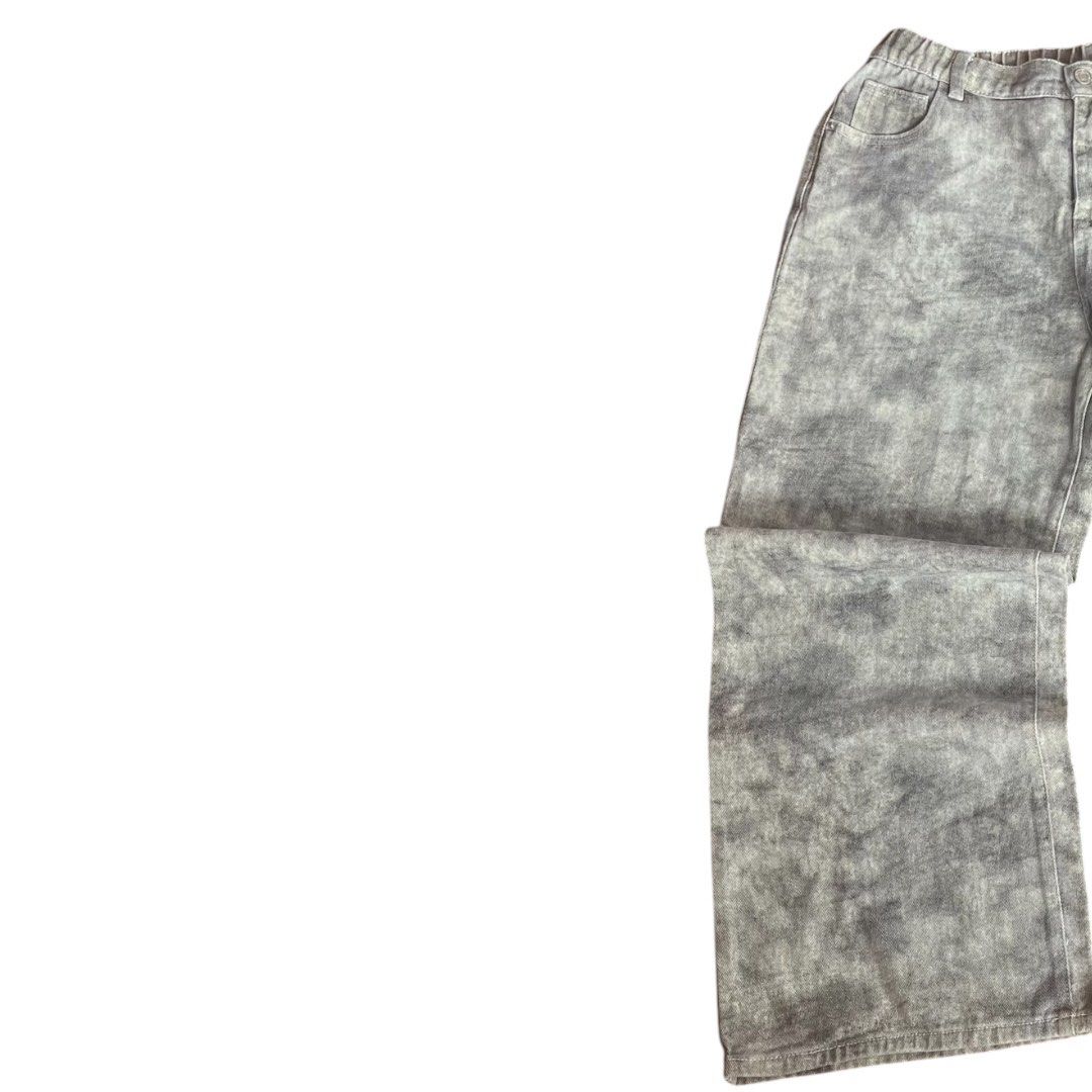 Rare Stone-Washed Baggy Pants (Category: Jeans) located in Dasmarinas. Submitted by styledlyf.ss (Listing ID 1460048606, Image 2). Description: Rare Stone-Washed Baggy Pants Length: 40.5 Waist: 30-36 Thigh: 12.5 Fits to: XL - 2XL - Excellent Condition - color rate: 9/10 - Issue/s: None - Color may vary due to lighting 🏷️ : ₱899 + Shipping Fee.
