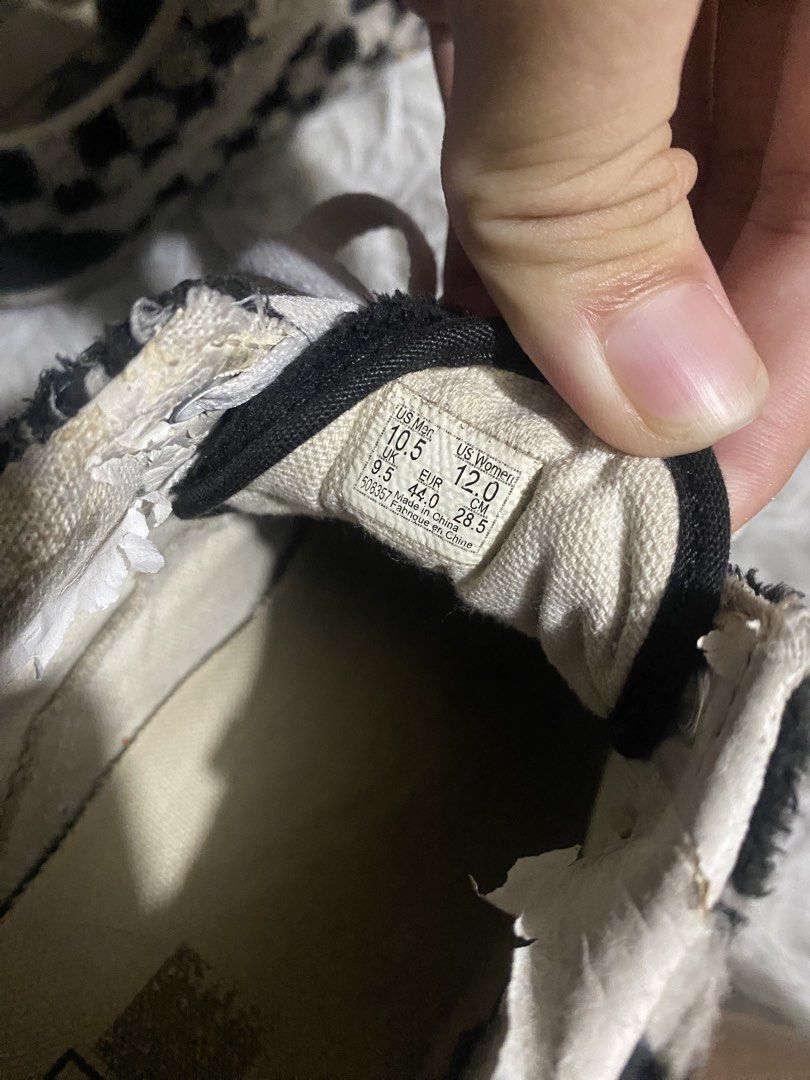 *RARE* VANS OLD SKOOL SHERPA CHECKERBOARD (Category: Sneakers) located in Caloocan City. Submitted by silentocean-aee6 (Listing ID 1460001250, Image 3). Description: PRICE IS NEGO NEEDS CLEANING NO BOX AUTHENTIC.