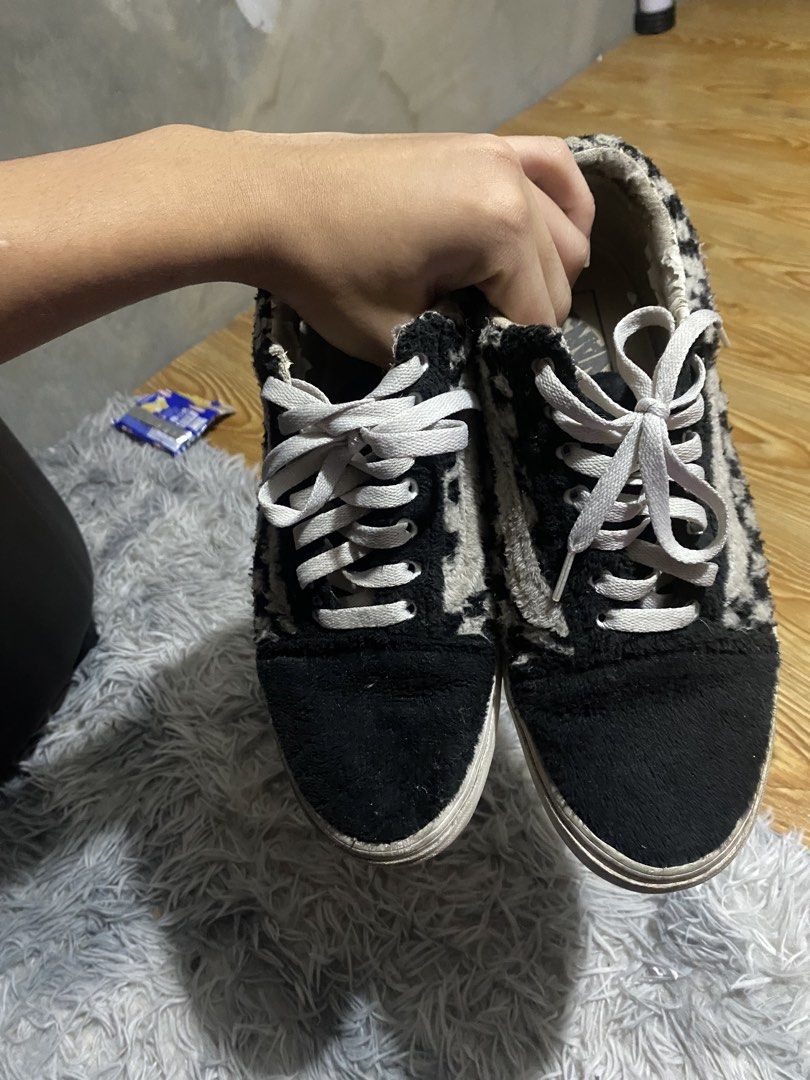 *RARE* VANS OLD SKOOL SHERPA CHECKERBOARD (Category: Sneakers) located in Caloocan City. Submitted by silentocean-aee6 (Listing ID 1460001250, Image 2). Description: PRICE IS NEGO NEEDS CLEANING NO BOX AUTHENTIC.