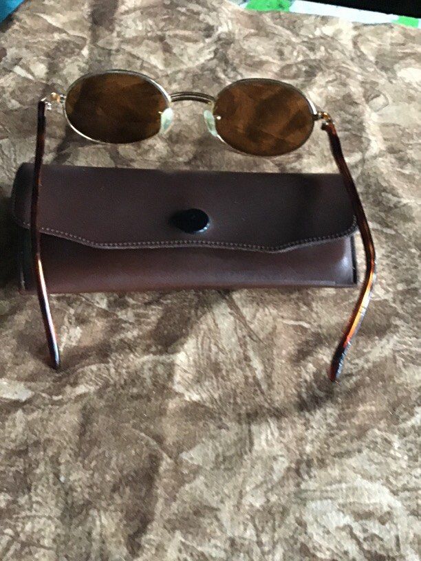 Rayban BL Rituals W2543 (Category: Sunglasses & Eyewear) located in Baguio. Submitted by agozun61 (Listing ID 1460001890, Image 2). Description: Original Rayban BL rituals for women.good condition.color light brown lenses..