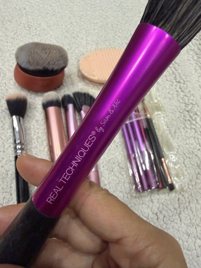 Real Techniques Makeup Brush Set & Accessories (Category: Makeup) located in Pasig City. Submitted by jgbeautique (Listing ID 1460093592, Image 2). Description: RFS: Not a fan of makeup anymore due to change of lifestyle - Complete Real Techniques makeup brush set - Includes foundation brush, powder brush, eye brushes, and lip brush - Bonus brush cleaning mat included - All brushes are in good, pre-loved condition - Perfect addition to any makeup