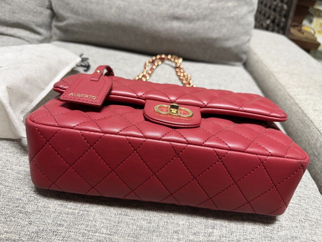Red Alberto Margate Bag (Category: Cross-body Bags) located in Caloocan City. Submitted by heyitsmemara777 (Listing ID 1460015033, Image 3). Description: Like New Almost New .