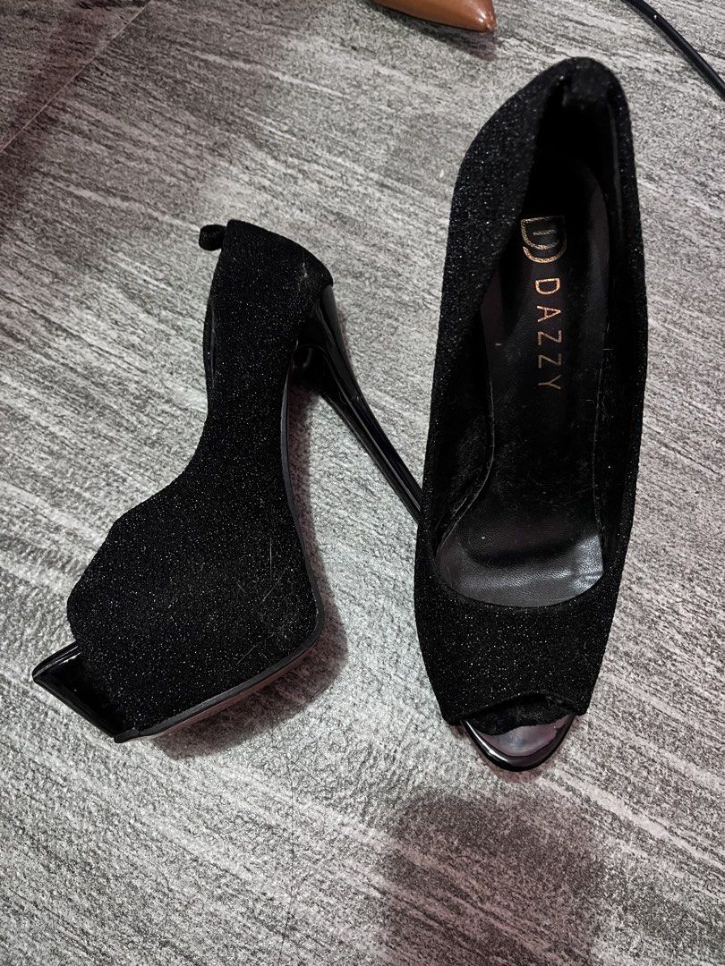Red bottom heels (Category: Heels) located in Manila. Submitted by heygianni (Listing ID 1460055495, Image 1). Description: From japan.