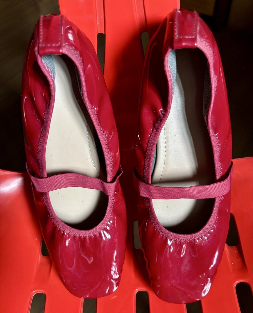Red Patent Ballet Flats with Garter Strap (Category: Flats & Sandals) located in Quezon City. Submitted by declutter_incorporated (Listing ID 1452977434, Image 2). Description: - Red patent leather ballet flats - Elastic strap for a secure and comfortable fit - Versatile for everyday or dressy occasions - Easy slip-on design .