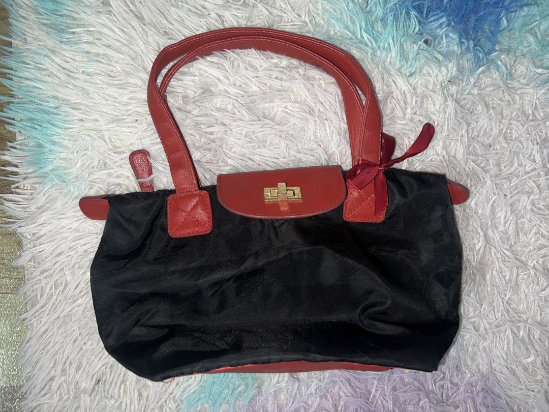 Red/black kili bag (Category: Shoulder Bags) located in Bacolod City. Submitted by yannamayang (Listing ID 1460032820, Image 1). Description: -no brand -preloved bag -no major flaws only sign of usage You can message me on my fb account: Mayang.
