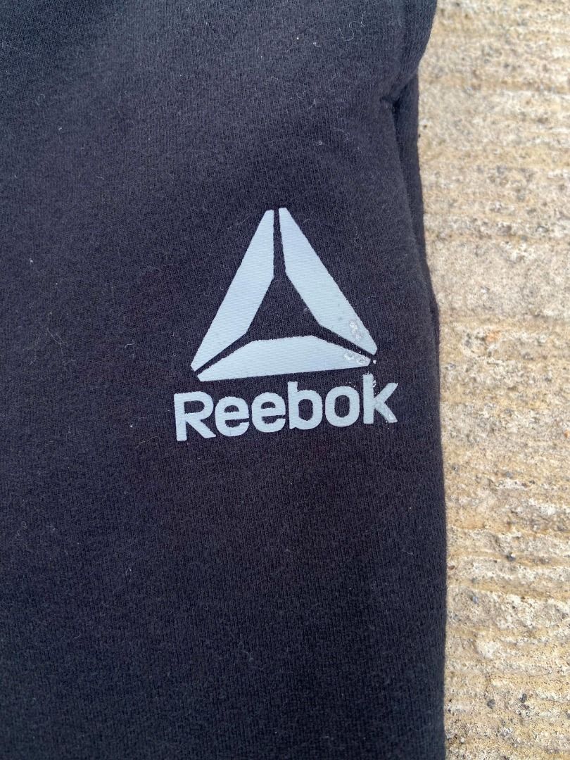 REEBOK MEN'S SKYBOX JOGGER PANTS (Category: Activewear) located in Legazpi City. Submitted by krl_rql67. (Listing ID 1459980144, Image 2). Description: Reebok men's skybox jogger pants Size xl on tag Issue: 2nd pic .