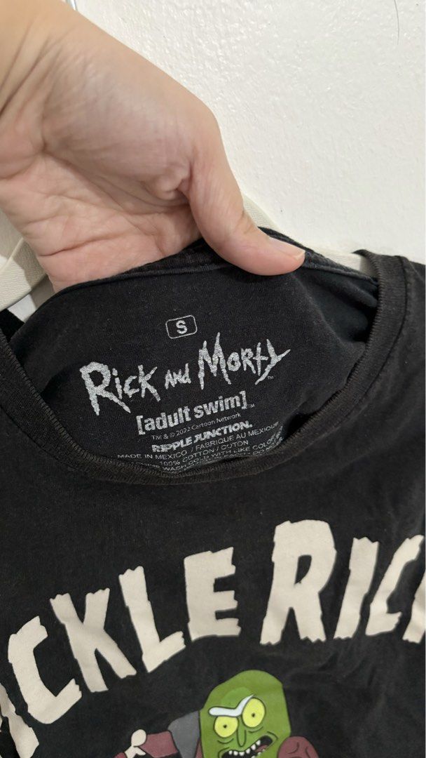 Rick and Morty “Pickle Rick!” Graphic Tee (Category: Shirts) located in Caloocan City. Submitted by buymethisandthat (Listing ID 1460009530, Image 3). Description: ✨ Black Rick and Morty “Pickle Rick!” Graphic Tee - ₱149 📌 CONDITION • Condition: 8/10 • Flaws: Light fabric wash wear, collar fading 📏 SIZE • Tag Size: Small • Recommended: Fits Small to Medium.