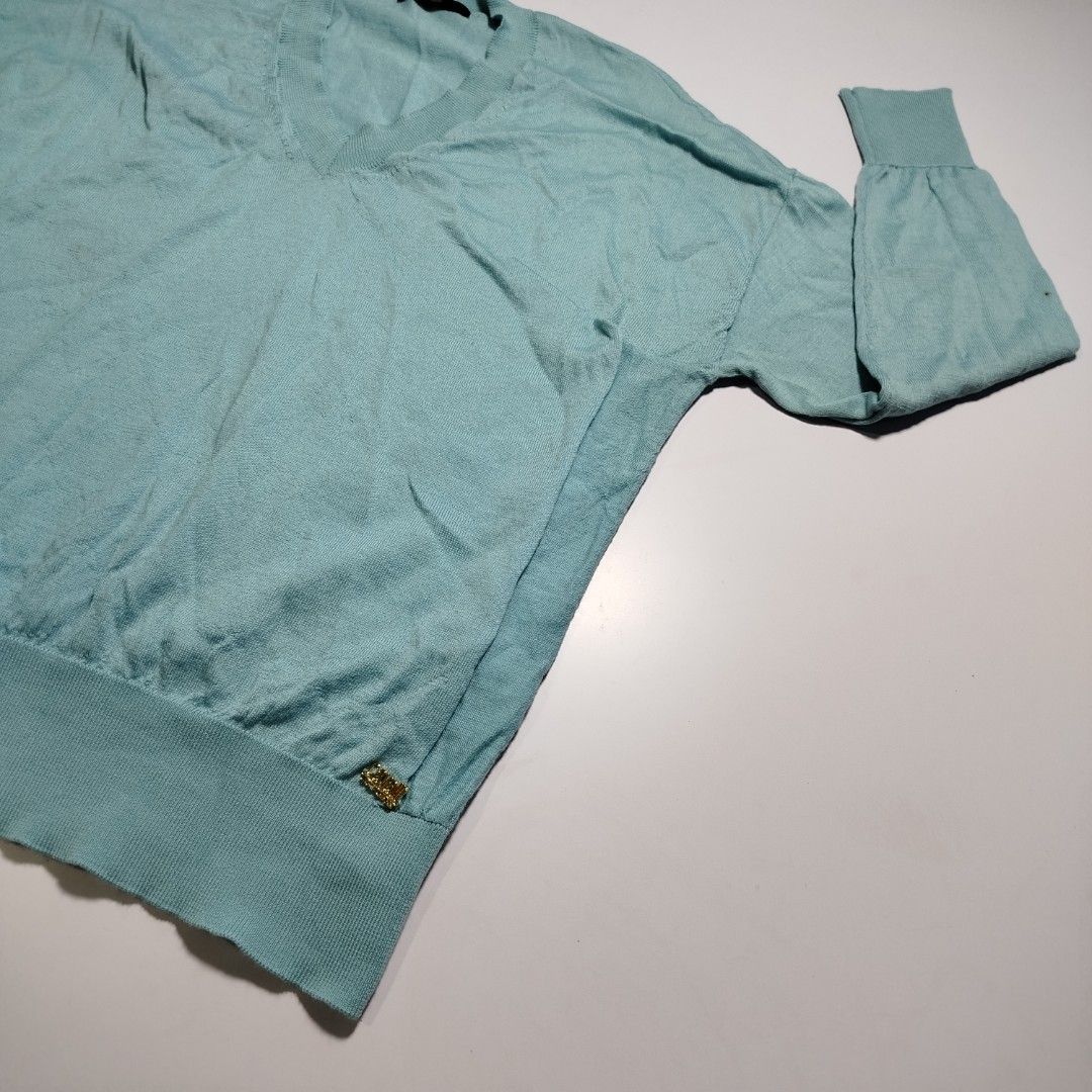 ROBERTO CAVALLI L/S (Category: Longsleeves) located in Manila. Submitted by mnlhappybattle (Listing ID 1460068245, Image 3). Description: ROBERTO CAVALLI L/S Good Condition Dimensions CHEST - 20” LENGTH - 23” SHOULDERS - 21” SLEEVE - 17.5”.