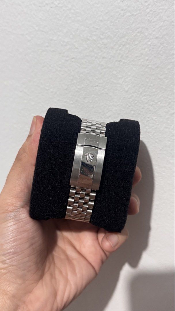 Rolex Datejust 36mm Mint (Category: Luxury Watches) located in Quezon City. Submitted by jambakush (Listing ID 1460042545, Image 2). Description: VSF V2 Complete links Meetup mindanao ave. WATCH ONLY.