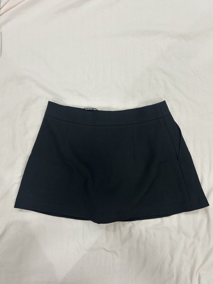 Rubies Studio Black Tailored Shorts Size 28 (Category: Shorts) located in Meycauayan. Submitted by _christianneee (Listing ID 1460072447, Image 2). Description: - Brand: Rubies Studio - super good quality!!! material is rly thick Color: Black - Style: Tailored Skirt with safety shorts - Size: 28 in waistline - Origin: Made in Vietnam - Delivery: From Pasig - RFS: bought the wrong size .