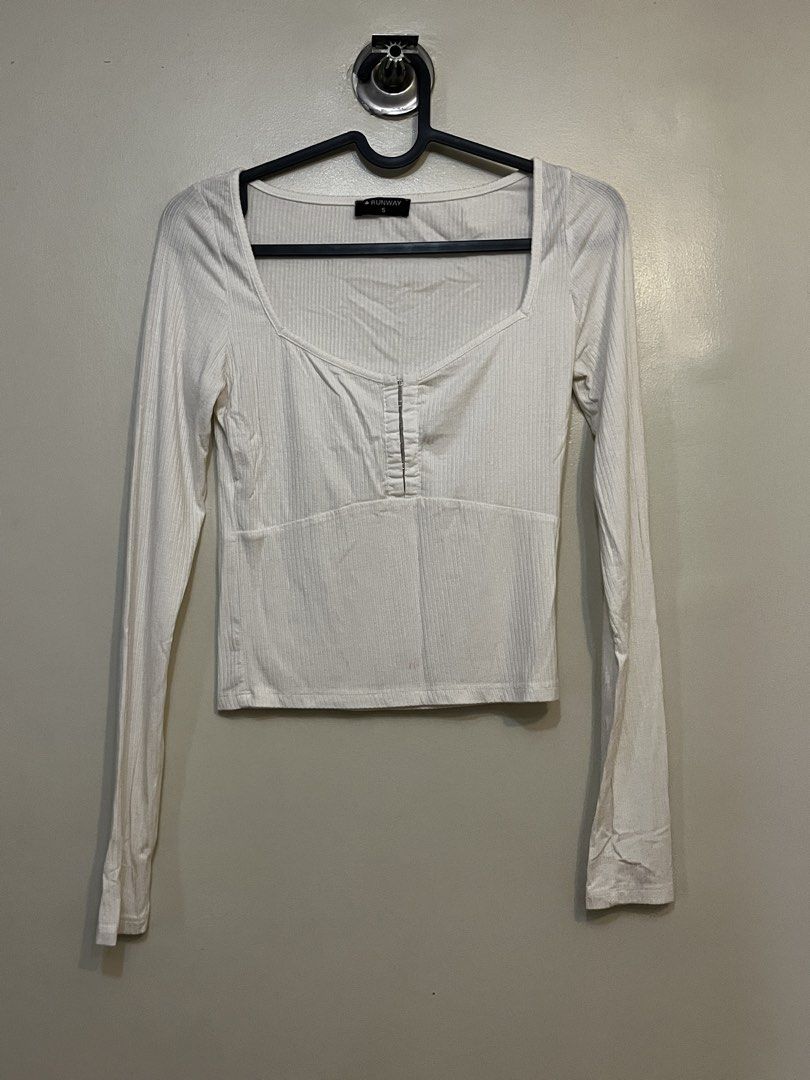 RUNWAY Top (Category: Longsleeves) located in Quezon City. Submitted by declutteringbyjam (Listing ID 1459950296, Image 1). Description: - preloved -small -additional for sf.
