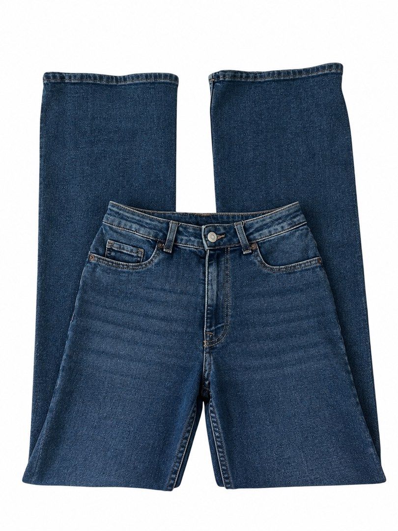 RUSH SALE! H&M Divided Dark Denim Flare Jeans (Category: Jeans) located in Tarlac. Submitted by nevercursed (Listing ID 1459204931, Image 2). Description: Waist 26” - 27” Rise 10” Hem 9” Length 41” 📌 Additional Fee/s: + Shipping Fee 💳 MOP: GCash/BDO/Maribank 📦 MOD: J&T.