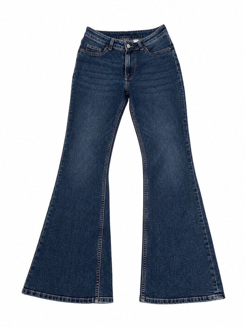 RUSH SALE! H&M Divided Dark Denim Flare Jeans (Category: Jeans) located in Tarlac. Submitted by nevercursed (Listing ID 1459204931, Image 1). Description: Waist 26” - 27” Rise 10” Hem 9” Length 41” 📌 Additional Fee/s: + Shipping Fee 💳 MOP: GCash/BDO/Maribank 📦 MOD: J&T.