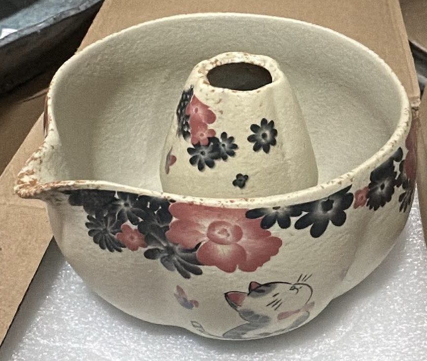 SAKURA CAT SET (Chawan + Chasen Holder) (Category: Coffee & Tea Tableware) located in Quezon City. Submitted by pure.alexandra (Listing ID 1460035496, Image 1). Description: Hello, matcha lovers. 🍵🤎 Welcome to Whisk & Ware — a little corner for beautiful matcha things made for your everyday matcha rituals. Our first drop: Chawan + Chasen Holder Sets ✨ Thoughtfully picked to make your matcha corner a little prettier. Prices start at ₱799 Limited