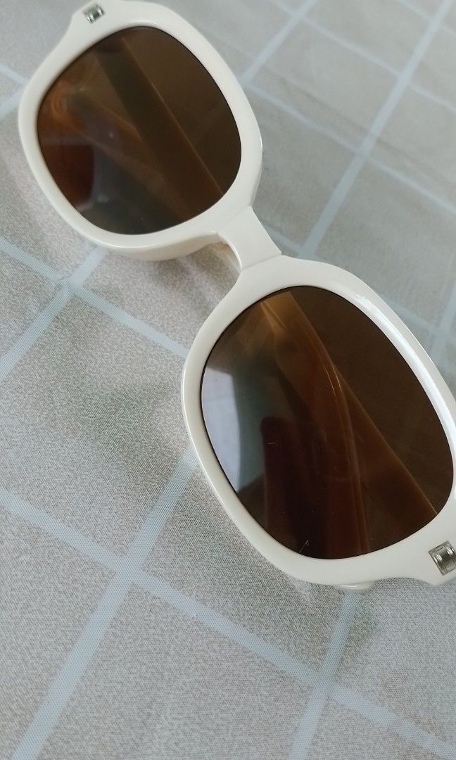 Sale!!!Foldable Sunglasses (Category: Sunglasses & Eyewear) located in Batangas. Submitted by zenrez_shop (Listing ID 1459990324, Image 2). Description: Anti UV 400 Foldable eyeglasses for women or men Color Beige frame brown tea lens.