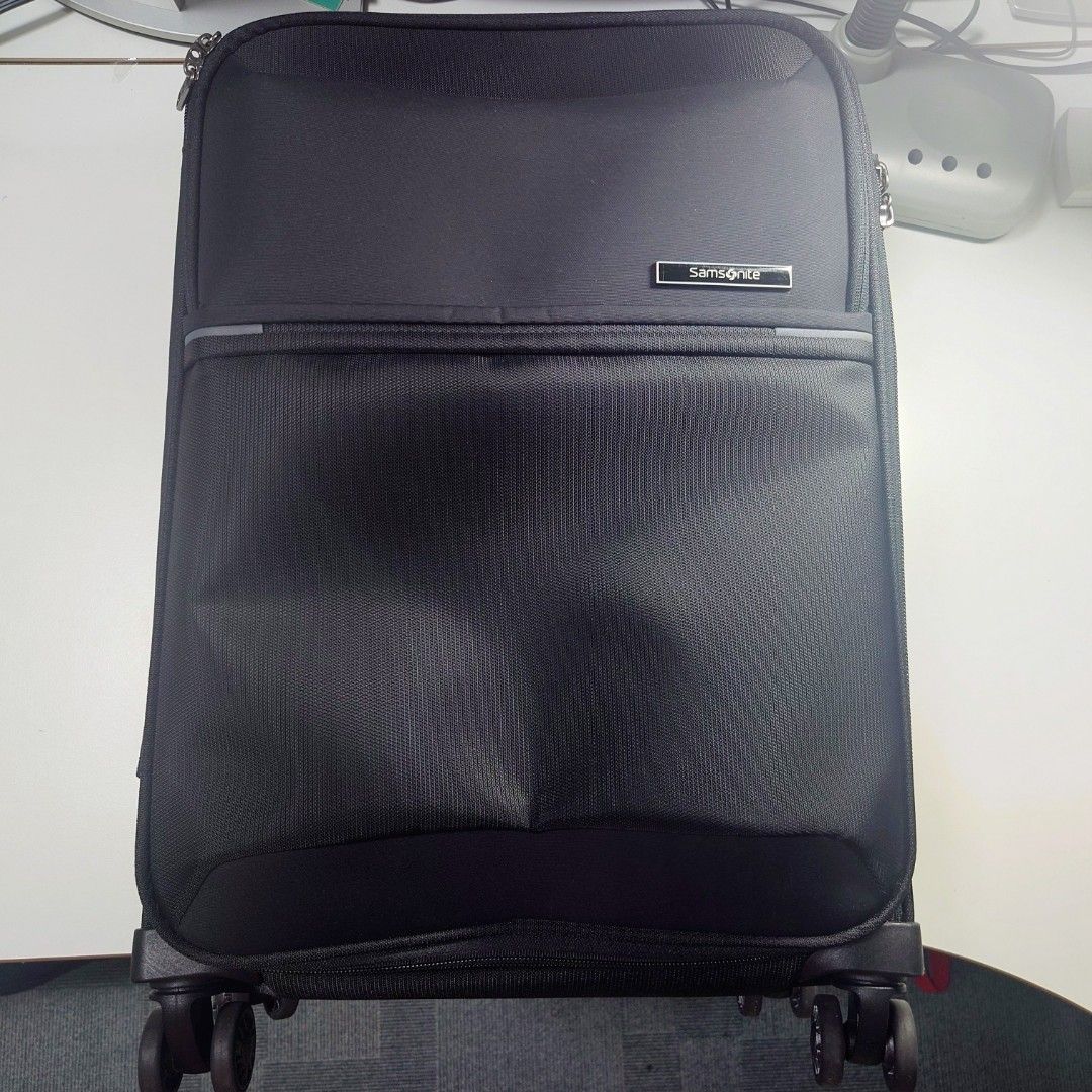 Samsonite 73H Spinner Hand Carry (Category: Luxury Bags & Wallets) located in Makati City. Submitted by ppomidyar (Listing ID 1460050842, Image 1). Description: This is good as new! Brand New at Shoppee is 16K. Item is two years old and seldom used. bought in Samsonite SM Megamall..