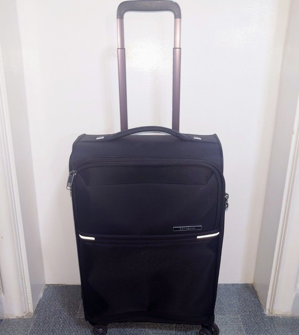Samsonite 73H Spinner Hand Carry (Category: Luxury Bags & Wallets) located in Makati City. Submitted by ppomidyar (Listing ID 1460050842, Image 2). Description: This is good as new! Brand New at Shoppee is 16K. Item is two years old and seldom used. bought in Samsonite SM Megamall..