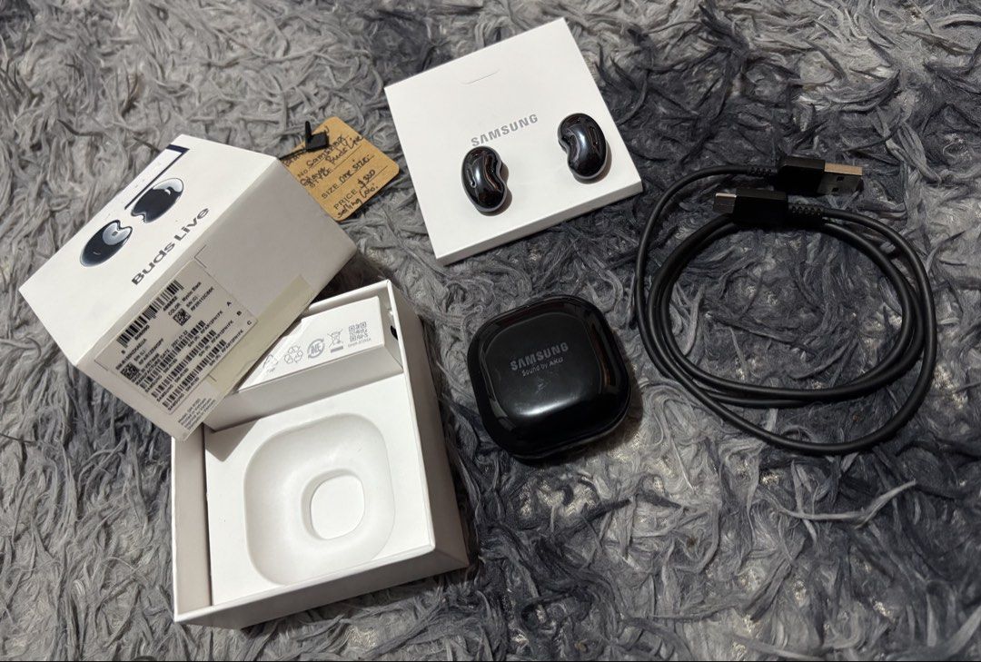 Samsung Buds Live (Category: Earphones) located in Legazpi City. Submitted by thesource052 (Listing ID 1460084936, Image 2). Description: Samsung budz live No issue Moneyback if proven fake No issue Di man magamit naka apple na Bought for almost 15k rush!.