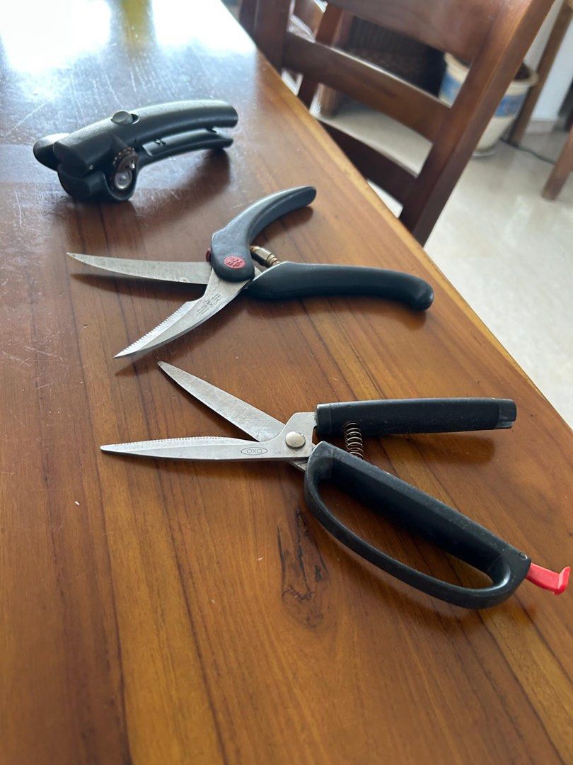 Scissors (Category: Bathroom & Kitchen Fixtures) located in Singapore. Submitted by royal.wong (Listing ID 1459977848, Image 1). Description: $8 each, self collection at Queen’s Close.