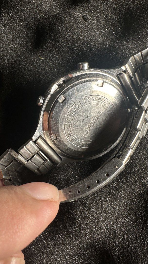 Seiko 7015 8000 speedtimer chronograph (Category: Men's Watches) located in Manila. Submitted by olxph_400275733 (Listing ID 1459967356, Image 3). Description: 39mm width. Flyback chronograph. All functions working. Rare green fume dial variant. 3N bmby.